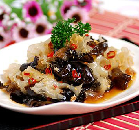 揭木耳的功效与作用 黑白木耳搭配有妙用