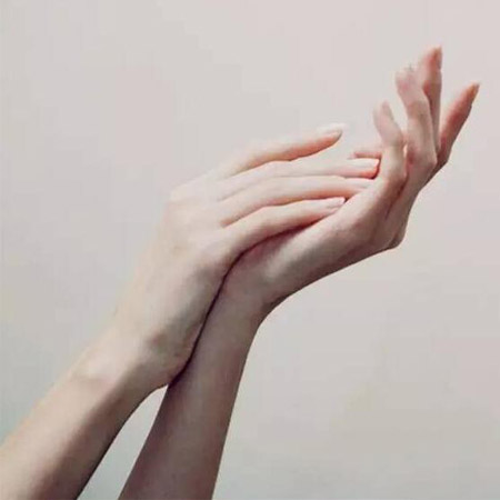 原来花露水的妙用这么多 千万别浪费了