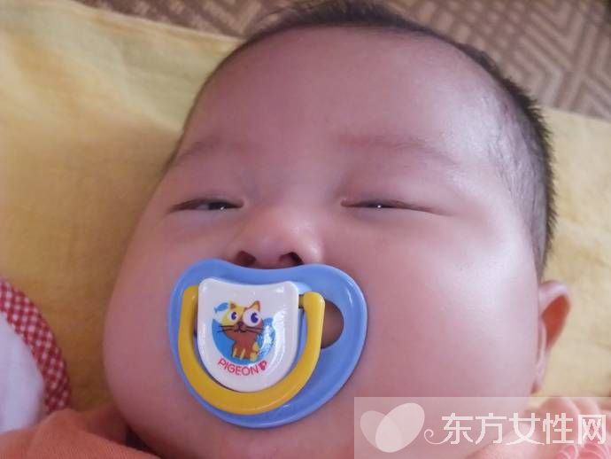 安抚奶嘴的利弊 如何让宝宝正确使用安抚奶嘴