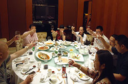 桌上礼仪桌下 潜规则 酒桌礼仪你知多少