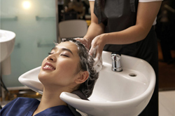 洗头正确方法 七个步骤有助于头发护理