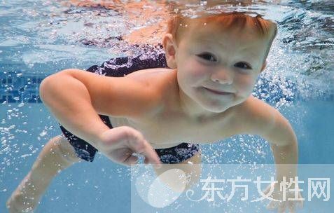 婴儿游泳的好处有哪些 新手爸妈必看