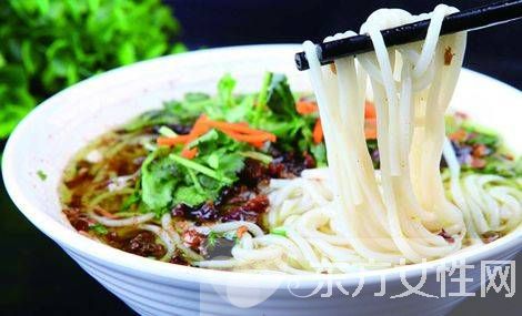 常吃米线的危害大揭秘  黑心米线 增加致癌风险