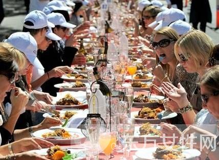 吃西餐的十大基本礼仪 西餐就餐礼仪常识