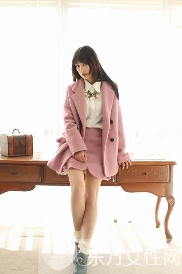 小香风呢子长外套搭配 轻松穿出气质范