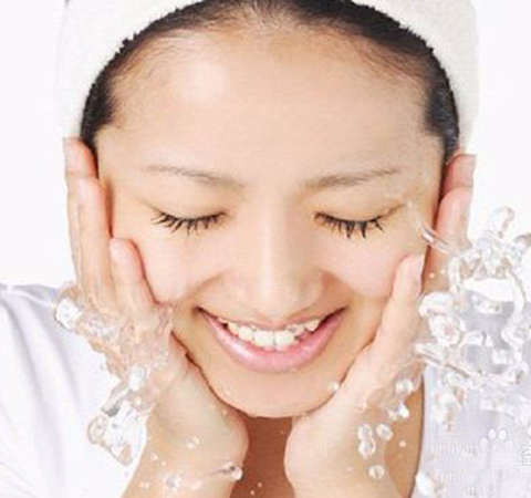专家告诉你洗脸用冷水还是热水好