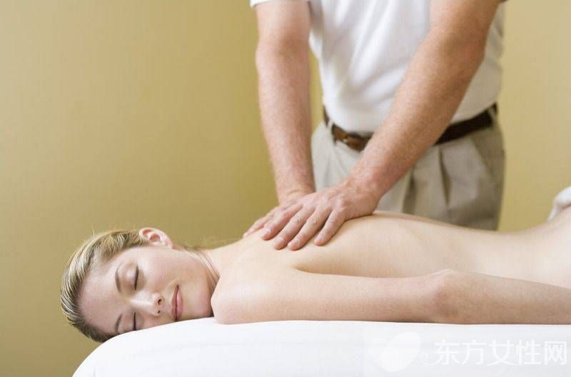 背部长痘如何调理 6招让你轻松拥有光滑美背