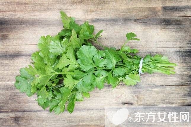 香菜的功效与作用及禁忌 这些人群最好少吃香菜