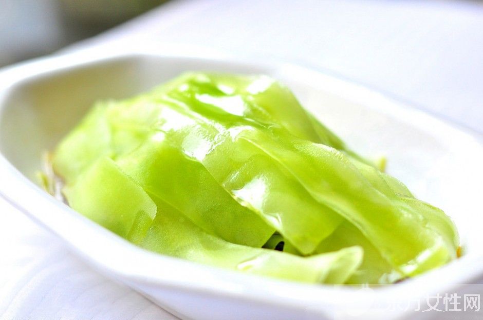 控油保湿食物推荐 做好这些再也不会油光满面了