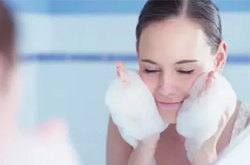 专家告诉你洗脸用冷水还是热水好