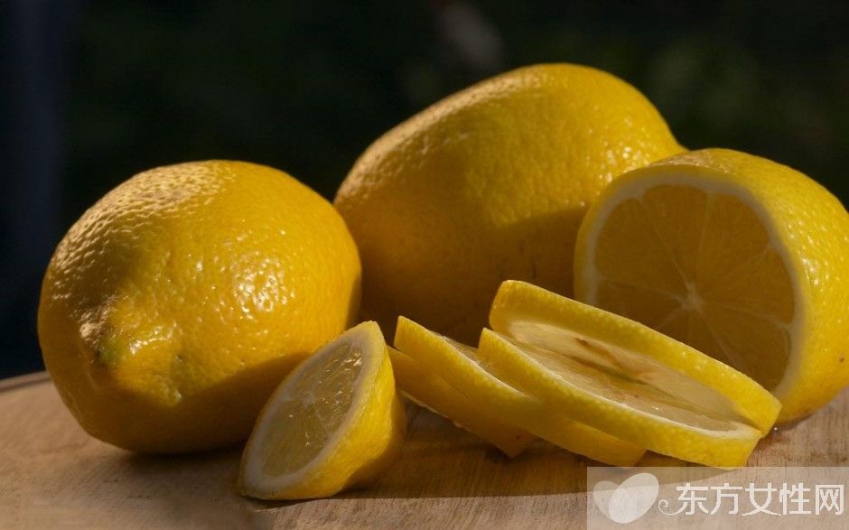 柠檬片泡水的功效和作用 这些副作用一定不能忽视