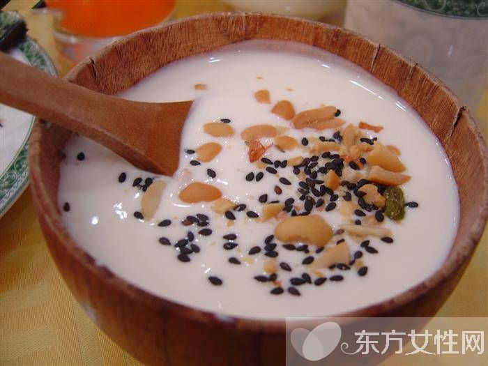 喝酸奶的最佳时间段 女人喝酸奶胜过喝牛奶哦