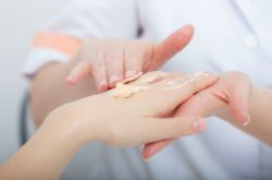 怎样保养手部皮肤 这些方法赶紧收起来哟