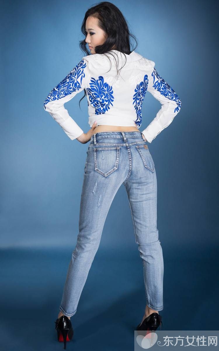 穿什么裤子最显年轻 防止牛仔裤褪色需要这么做