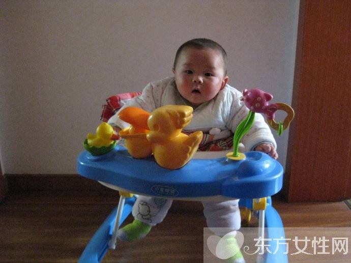 婴儿学步车的危害多大 这些方面令所有家长痛心