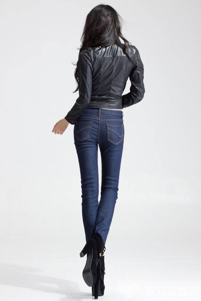 穿什么裤子最显年轻 防止牛仔裤褪色需要这么做