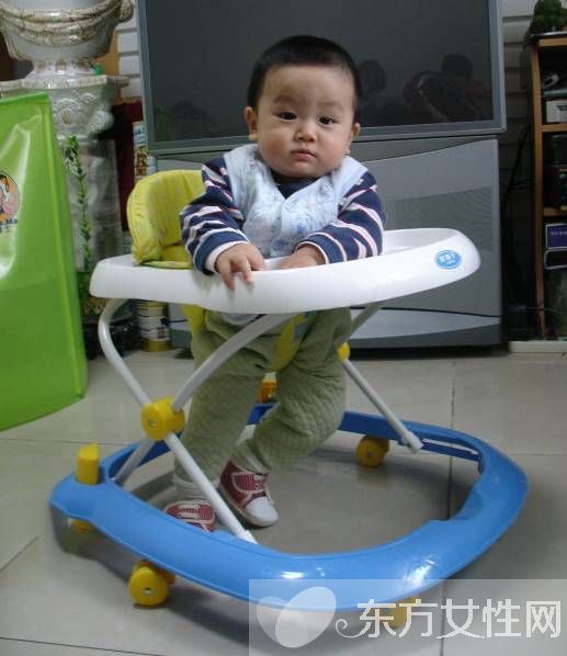 婴儿学步车的危害多大 这些方面令所有家长痛心