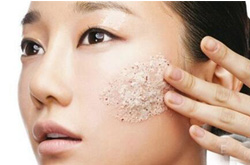 如何对自己的皮肤进行肤质判断