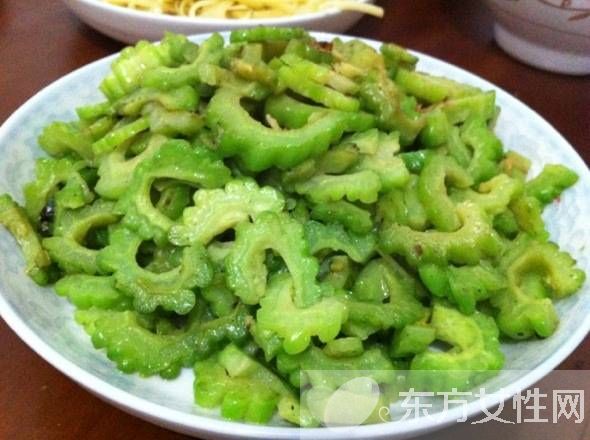 苦瓜的功效与作用 苦瓜泡水喝效果好过祛痘产品