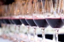 品鉴红酒时最容易犯的8个错误