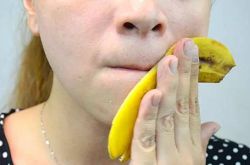 香蕉皮美容的功效与作用 这些DIY香蕉皮面膜很赞哦