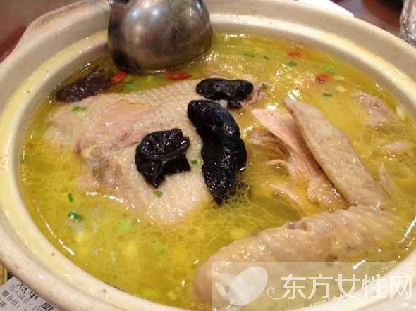 产后可以喝鸡汤吗 产后妈妈喝太多汤后果很严重哦