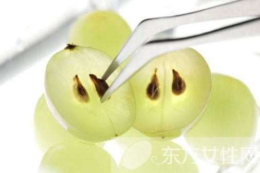 葡萄籽怎么吃吸收好 小小葡萄籽让你越吃越美丽哟
