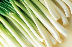 大葱的功效与作用 这些食物放在一起吃就遭啦