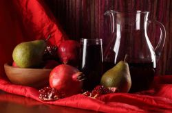 喝红酒有什么好处与坏处 女人喝红酒越喝越美哦