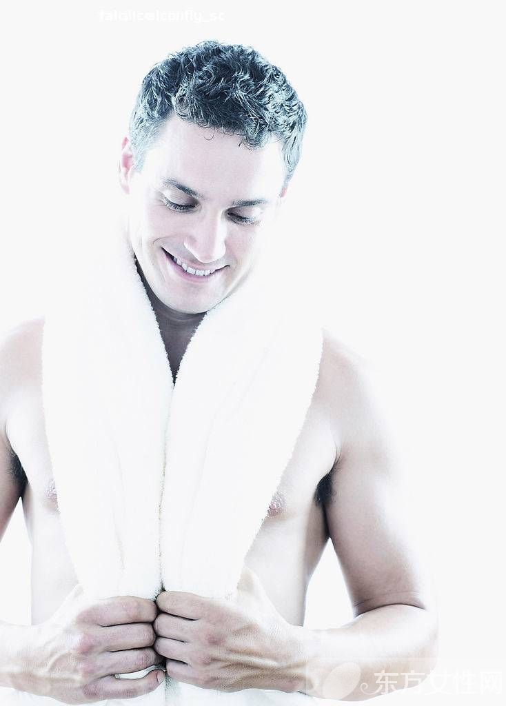 女人小便很黄怎么回事 怎么从尿的颜色看健康