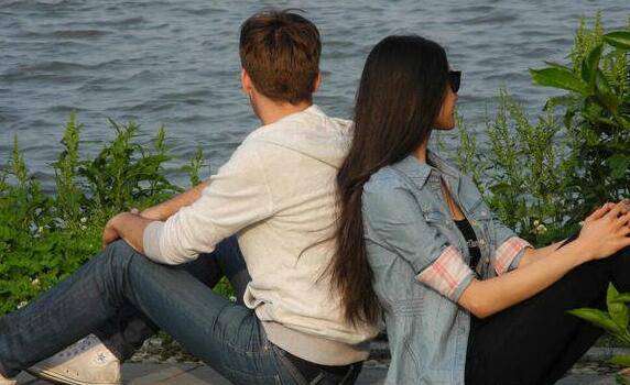 一个男人爱你 就应该做到以下几点