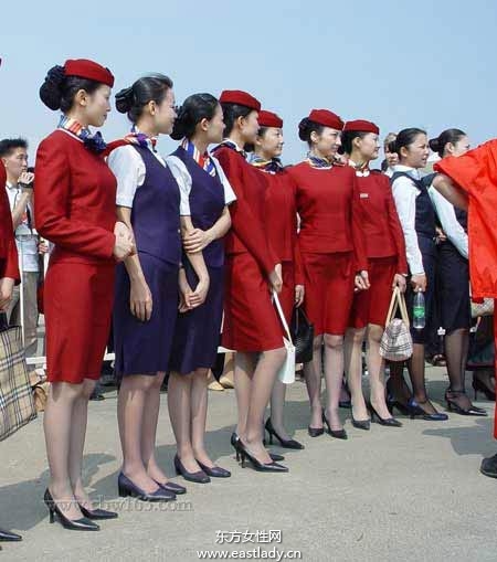 空姐亲述心酸历程 想多赚钱必须接受潜规则