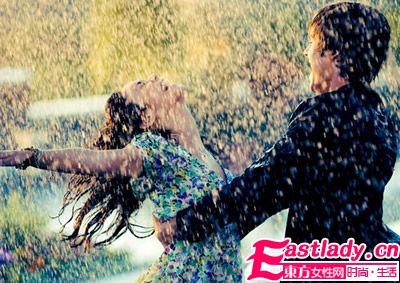 他用裸照威胁把我逼上了床