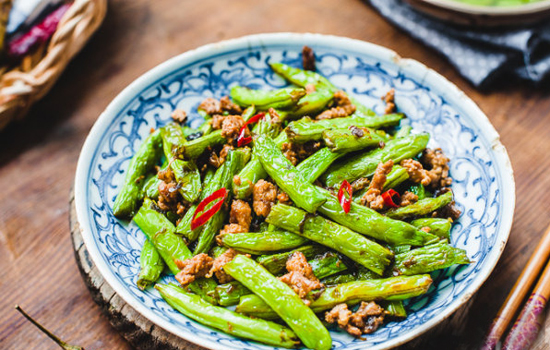 干煸四季豆怎么做好吃 揭干煸豆角的家常做法