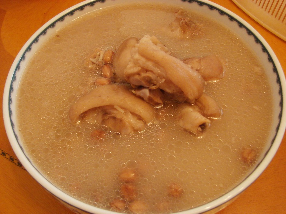 猪脚炖花生的两大家常做法及营养功效