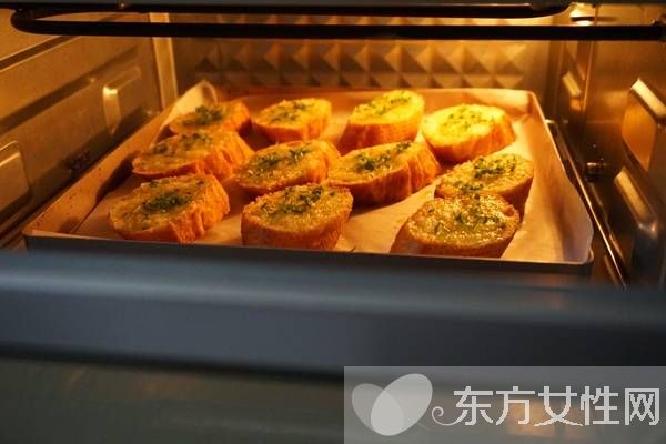 法式经典早餐 蒜香法棍面包的做法大公开