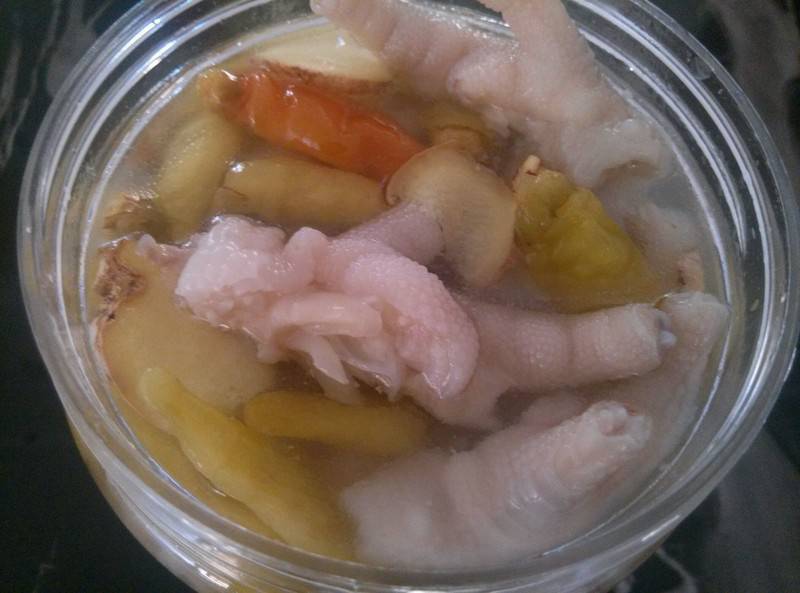 泡鸡爪的美味做法 鸡爪的营养禁忌有哪些