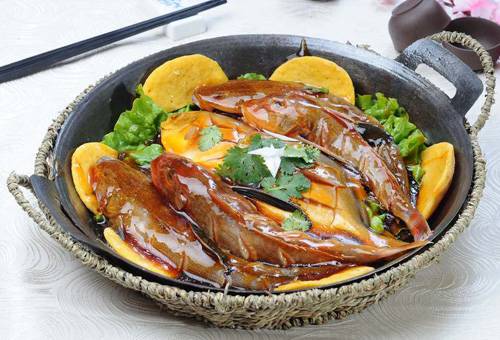 鱼锅饼子的家常做法 美味传天下