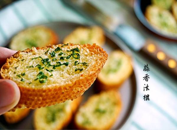 法式经典早餐 蒜香法棍面包的做法大公开