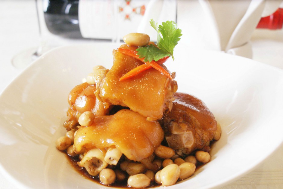 猪脚炖花生的两大家常做法及营养功效