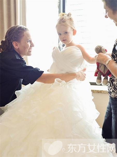 可爱童话风婚纱照赏析 婚纱礼服应该怎么选