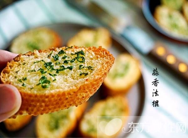 法式经典早餐 蒜香法棍面包的做法大公开