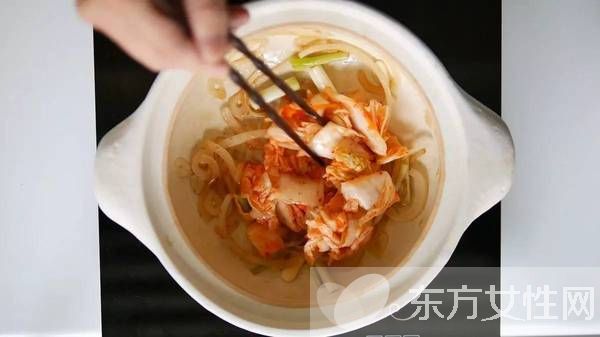 韩式泡菜海鲜锅 谁说不能一个人吃火锅