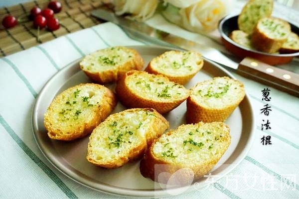法式经典早餐 蒜香法棍面包的做法大公开