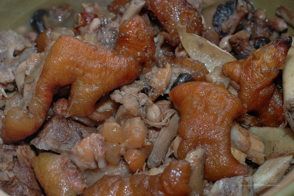 猪脚炖花生的两大家常做法及营养功效