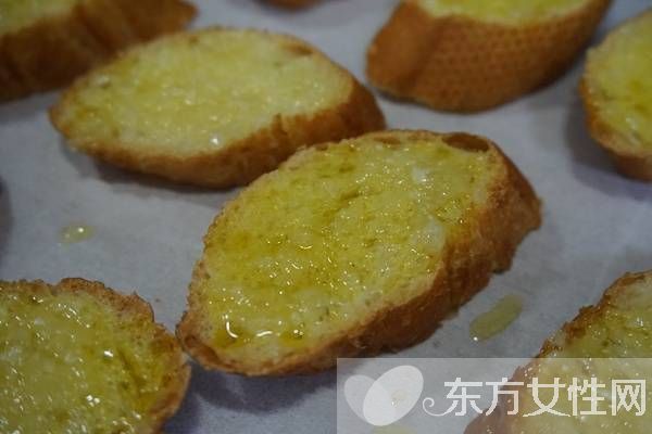 法式经典早餐 蒜香法棍面包的做法大公开