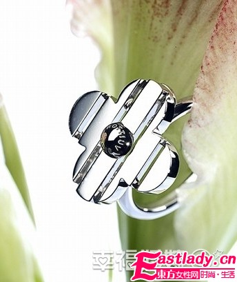 冬日花样美戒在新娘指尖绽放