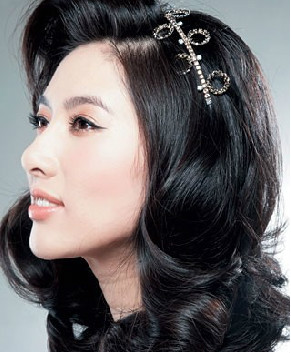 优雅新娘蝴蝶结发箍 被幸福包围着