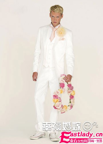 深秋婚纱摄影大片 用玫瑰演绎人生