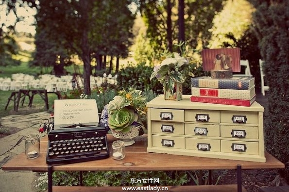 19世纪初主题复古婚纱照幸福满满的